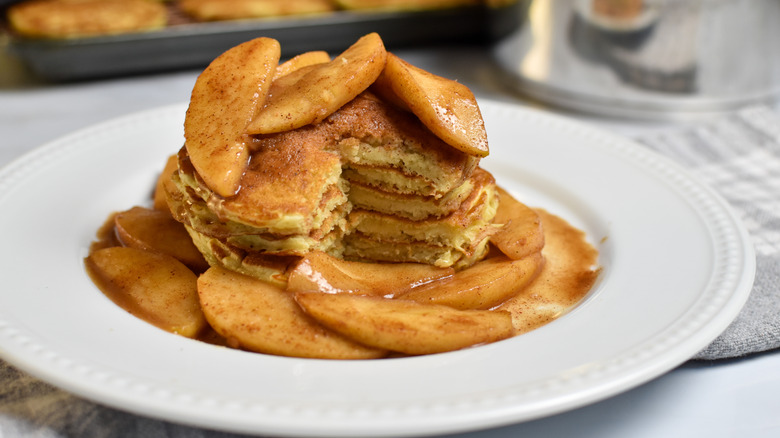 pancakes with sliced apples