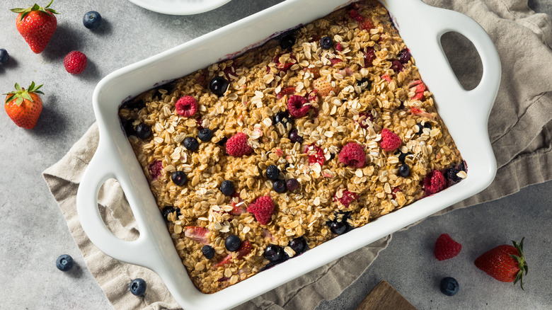 Baked oatmeal with berries