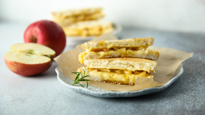 grilled cheese with cooked apples 