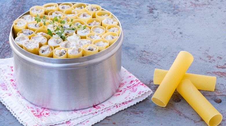 Pre-made honeycomb pasta "cake" with noodles
