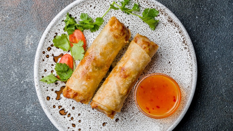 Egg rolls with sauce
