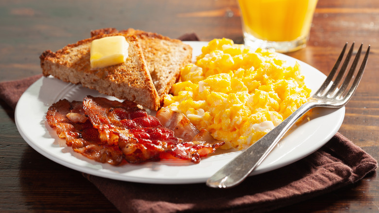 scrambled eggs with bacon on plate