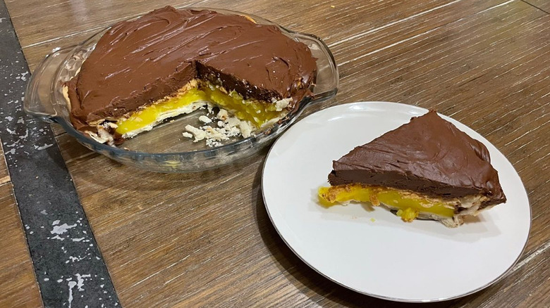 Lemon chocolate pie with slice