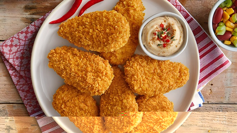 Breaded chicken tenders with creamy dip