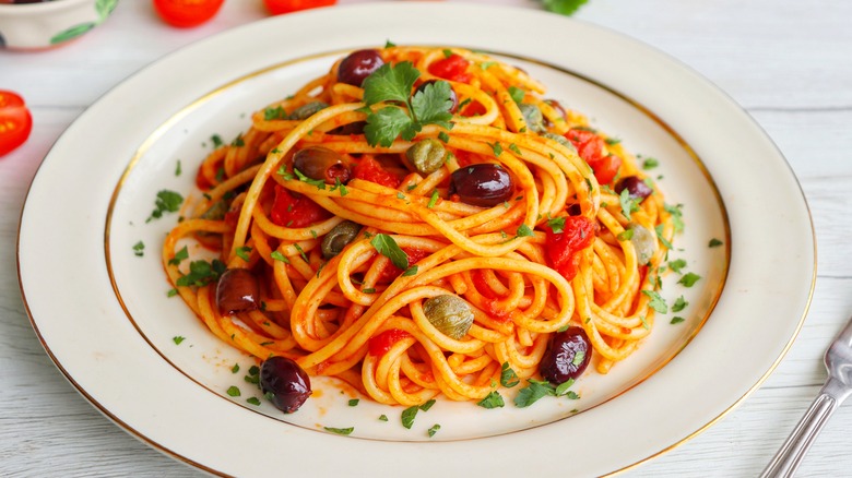 Spaghetti with marinara and olives