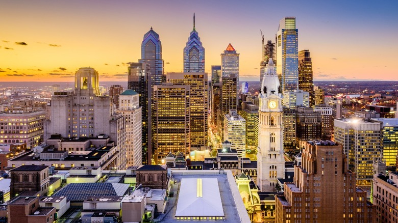Philadelphia, Pennsylvania downtown skyline 