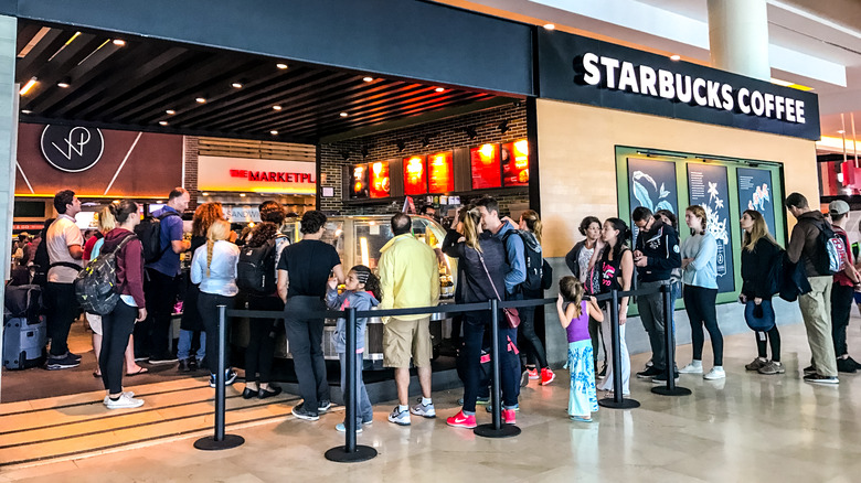 A line in front of Starbucks location at airport