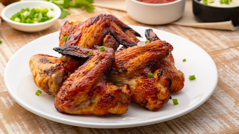 plate of grilled chicken wings