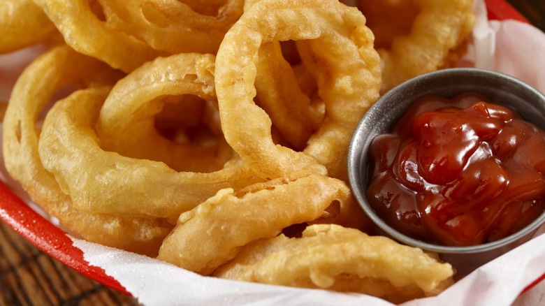 Basket of onion rings with ketchup