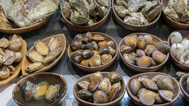 fresh clams in bowls