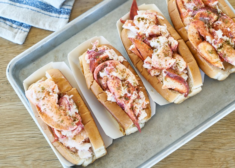 The difference between Maine and Connecticut lobster rolls