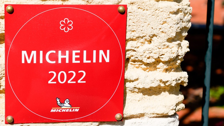 One Michelin star sign