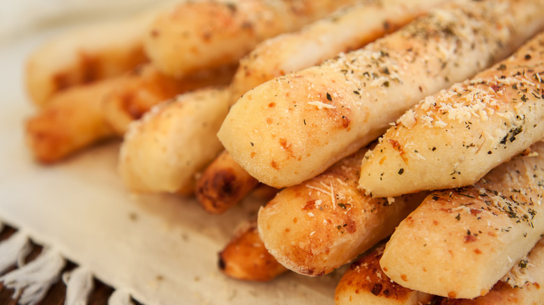 A pile of cheesy breadsticks